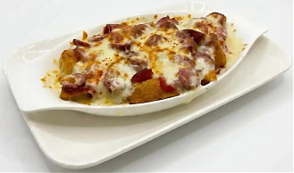 запеченный картофель с колбасками 